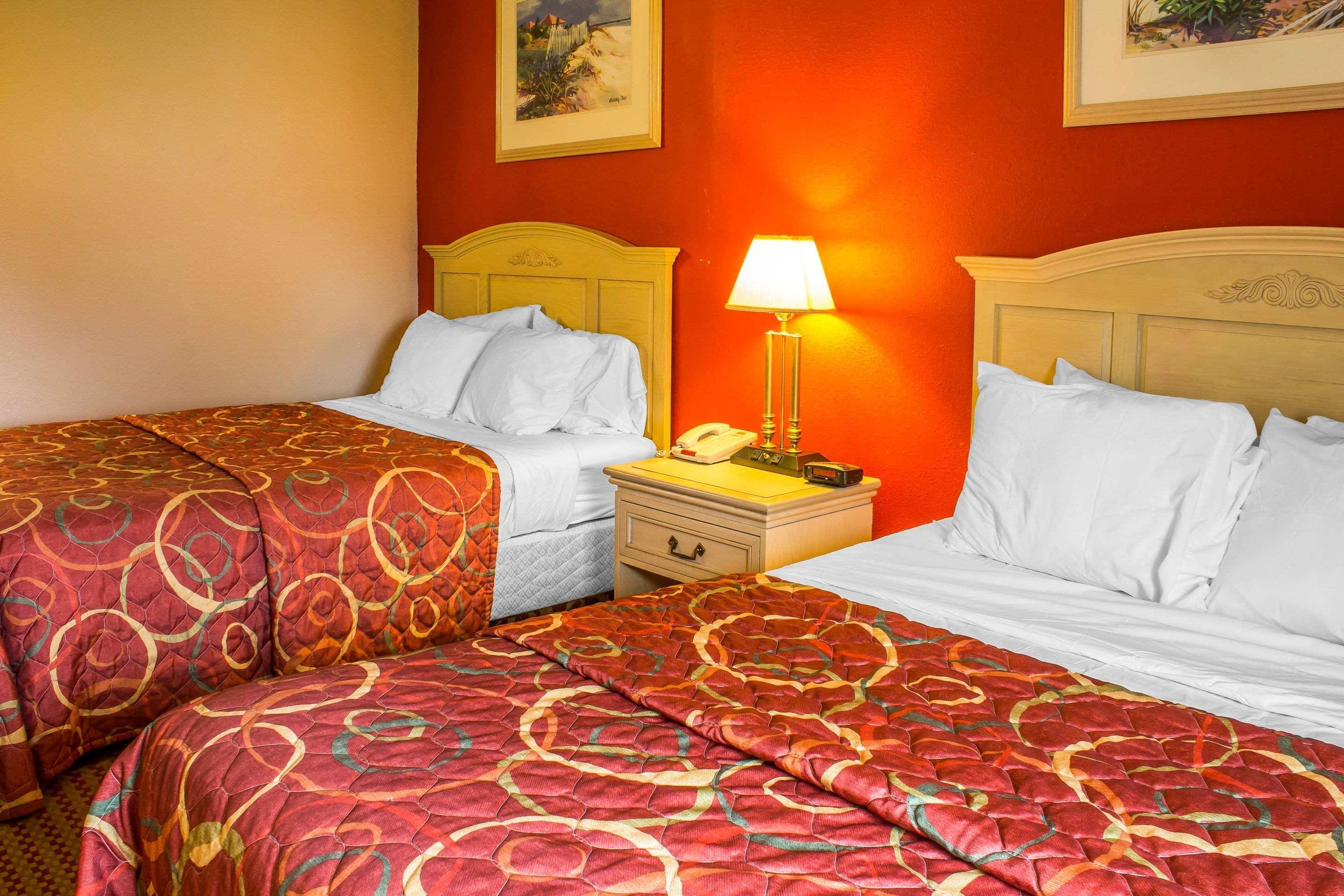 Econo Lodge Inn & Suites Walnut Exterior photo