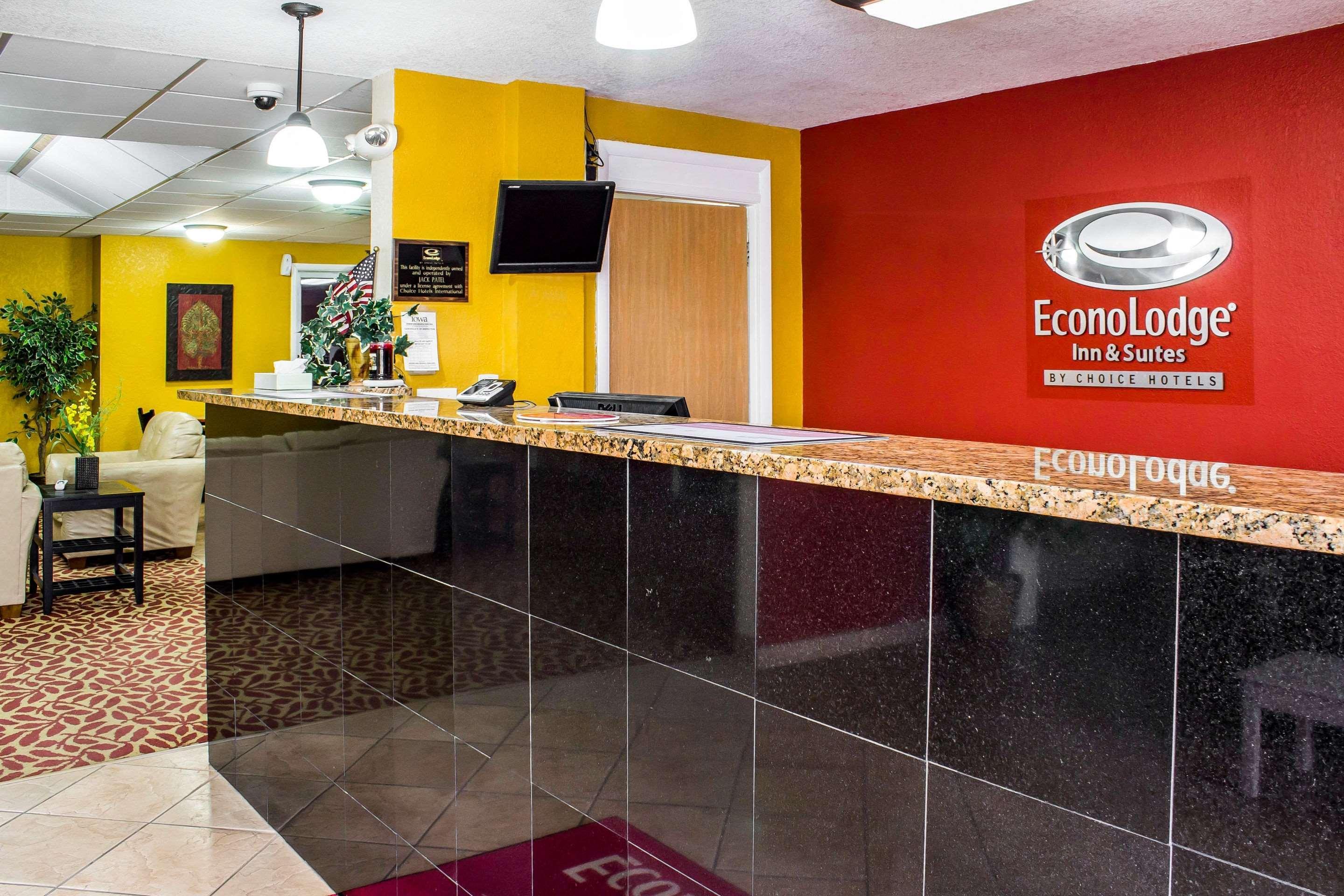 Econo Lodge Inn & Suites Walnut Exterior photo